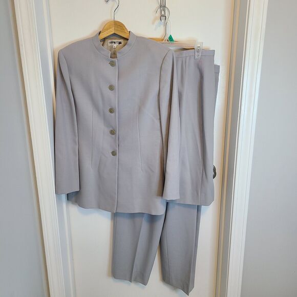 Giorgio Armani Le Collezioni 3 Piece Suit Women's Size 10 Gray 100% Virgin Wool